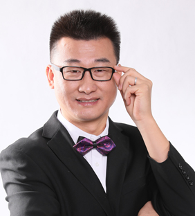 张海鹏语文老师名校硕士,资深语文老师,深耕高考二十年,对高